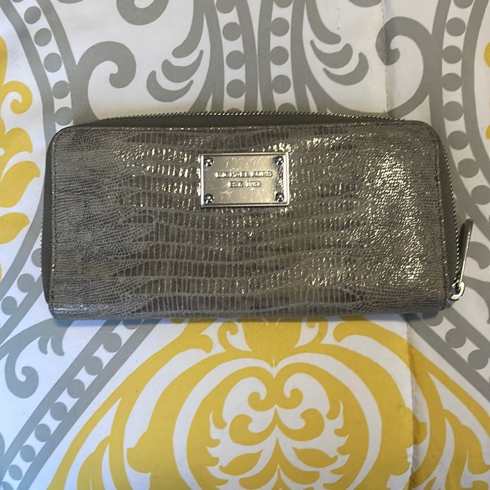 Michael kors wallet